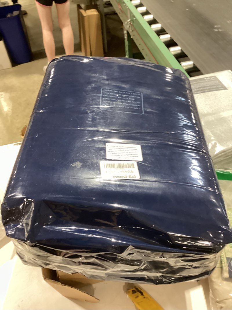 Condition photo showing New/Like New for similar productutopia bedding fleece blanket king size black 300gsm luxury anti-static fuzzy soft microfiber bed blanket (90x102 inch) king (90x102 inch) black