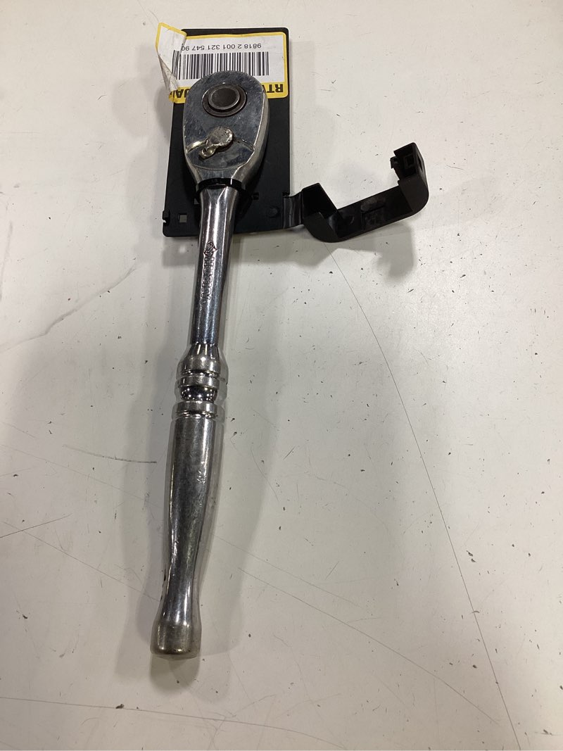 Condition photo showing Good Condition for 1/2 in. full polish 72 tooth ratchet