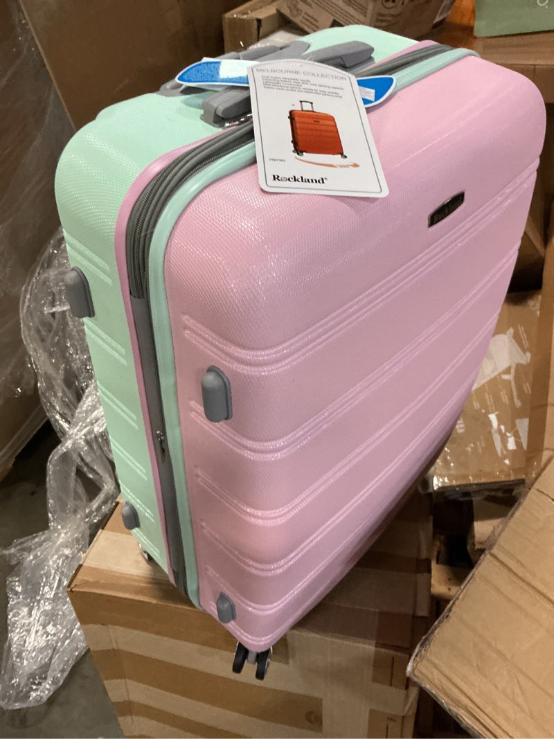 Condition photo showing New/Like New for rockland melbourne hardside 3 piece expandable spinner wheel luggage set, (20"/24"/28"), mint mint 3 piece (20"/24"/28")