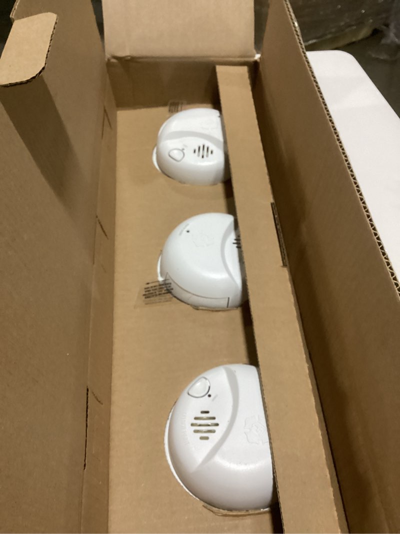 Condition photo showing Good Condition for First Alert Smoke Alarm, Interconnect Hardwire Detector with Battery Backup, SMI100-AC, 3-Pack 3-Pack Precision Detection SMI100-AC