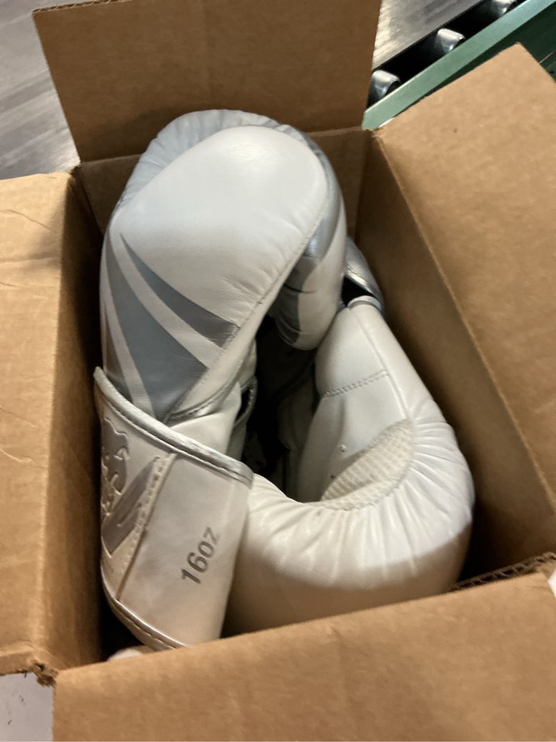 Condition photo showing Good Condition for venum challenger boxing gloves size 33