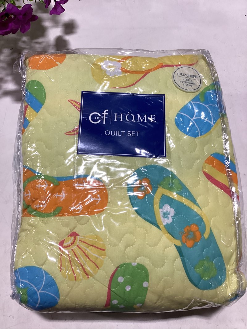 Condition photo showing New/Like New for c&f home sunny splash flip flops 3-piece full/queen quilt set versatile summer nautical coastal beach house reversible machine wash lightweight coverlet comforter bedroom bedding decor decoration full/queen 3 piece set