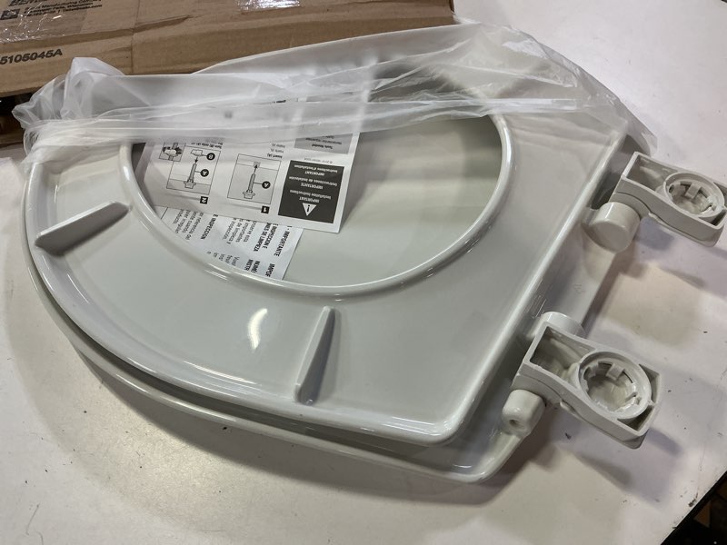 Condition photo showing Good Condition for bemis 730slec slow close toilet seat, easy clean hinges and durable plastic seat, made in usa, round, white