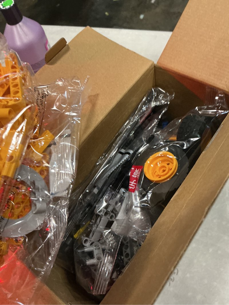 Condition photo showing Good Condition for mould king 17058 city mobile crane truck toy building set, construction vehicle model blocks kit for adults, toys gifts for kids children, playset for boys and girls ages 8+(997 pieces)