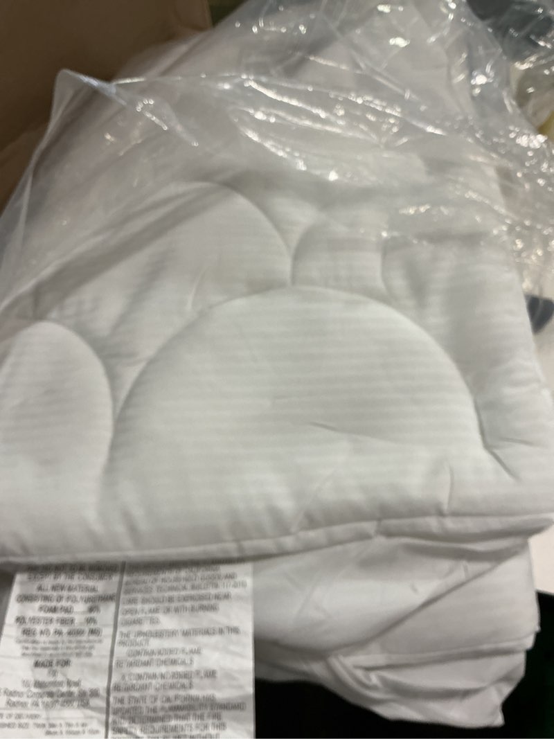 Condition photo showing Good Condition for ViscoSoft Copper Pillow Top Twin Mattress Pad - Soft Overstuffed Premium Cloud-Like Support - Quilted Fiberfilled Mattress Topper with Deep 18\" Pocket for Secured Fit (similar). 