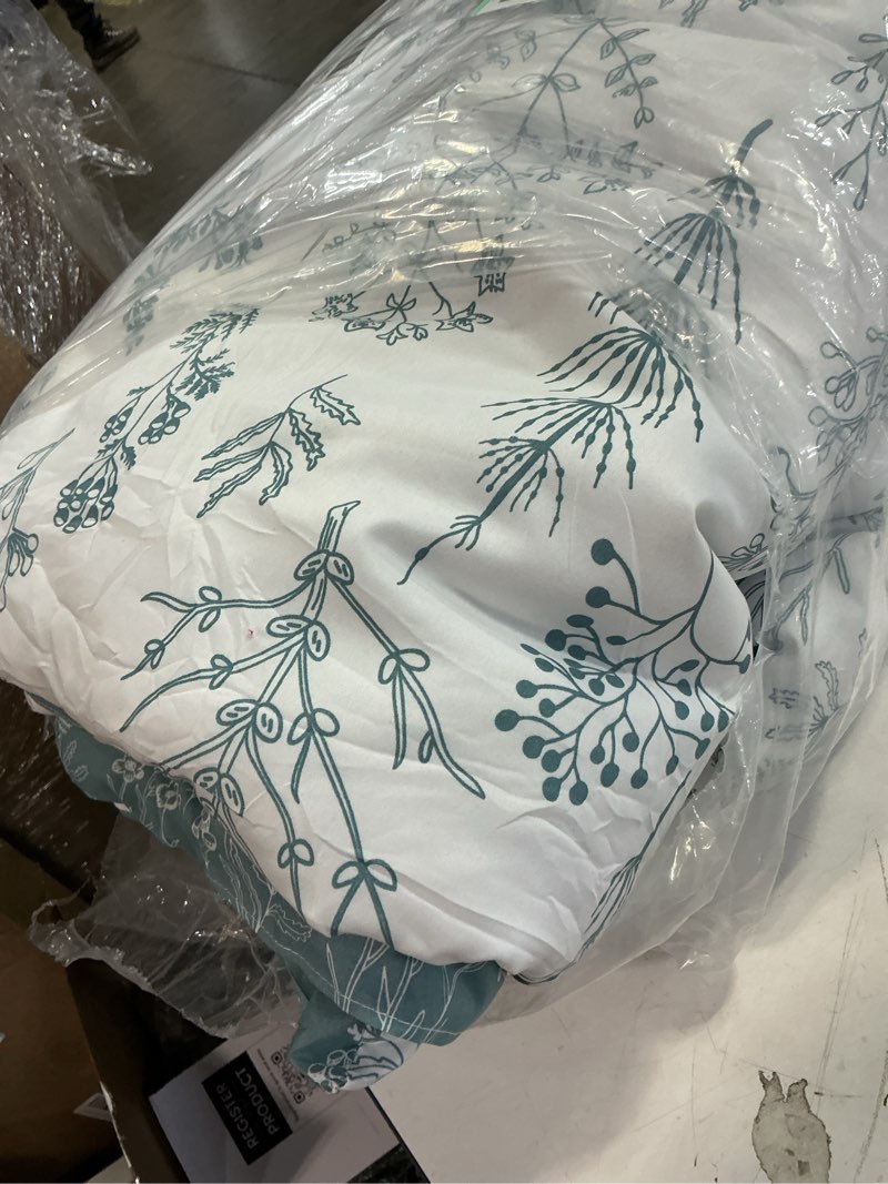 Condition photo showing Good Condition for Bedsure Oversized Queen Comforter Set - Mineral Blue Bed Set, 3 Pieces Cute Floral Bedding, 1 Soft Reversible Botanical Flowers Comforter and 2 Pillow Shams Oversized Queen 11 - Mineral Blue