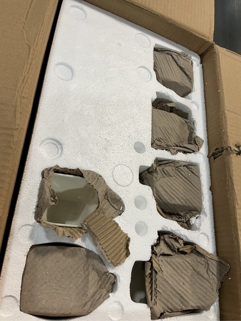 Condition photo showing Good Condition for MALACASA Ivory White Dinnerware Sets, 30-Piece Porcelain Plates and Bowls Sets, Modern Dish Set for 6, Square Plates Dinnerware Set Kitchen Dishware Sets, Microwave and Dishwasher Safe, Series Flora 30 Piece(Service for 6) Ivory White