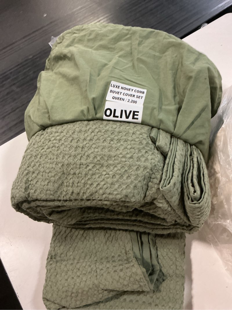 Condition photo showing Good Condition for organic luxe honeycomb duvet cover set queen olive