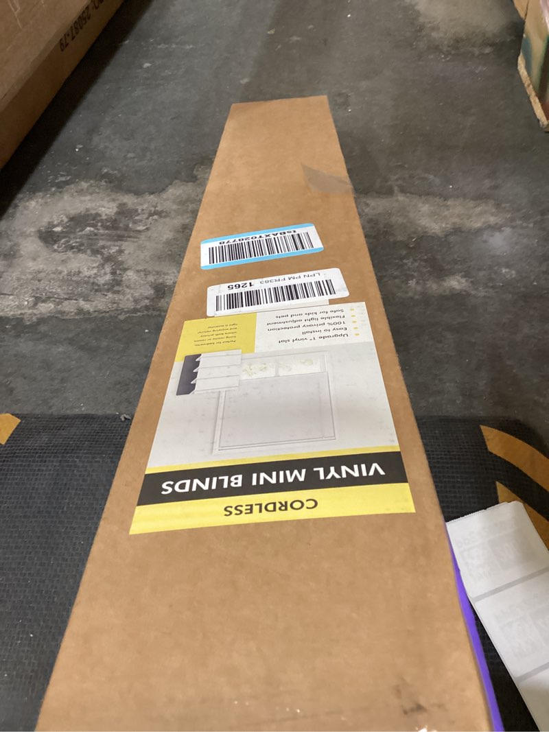 Condition photo showing Good Condition for vinyl mini blinds