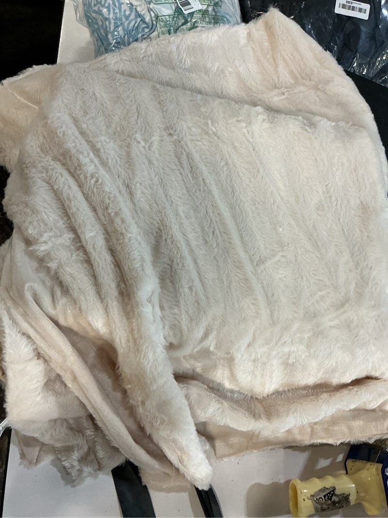 Condition photo showing Good Condition for madison park duke luxury long faux fur throw ivory 50*60 premium soft cozy brushed long faux fur for bed, coach or sofa