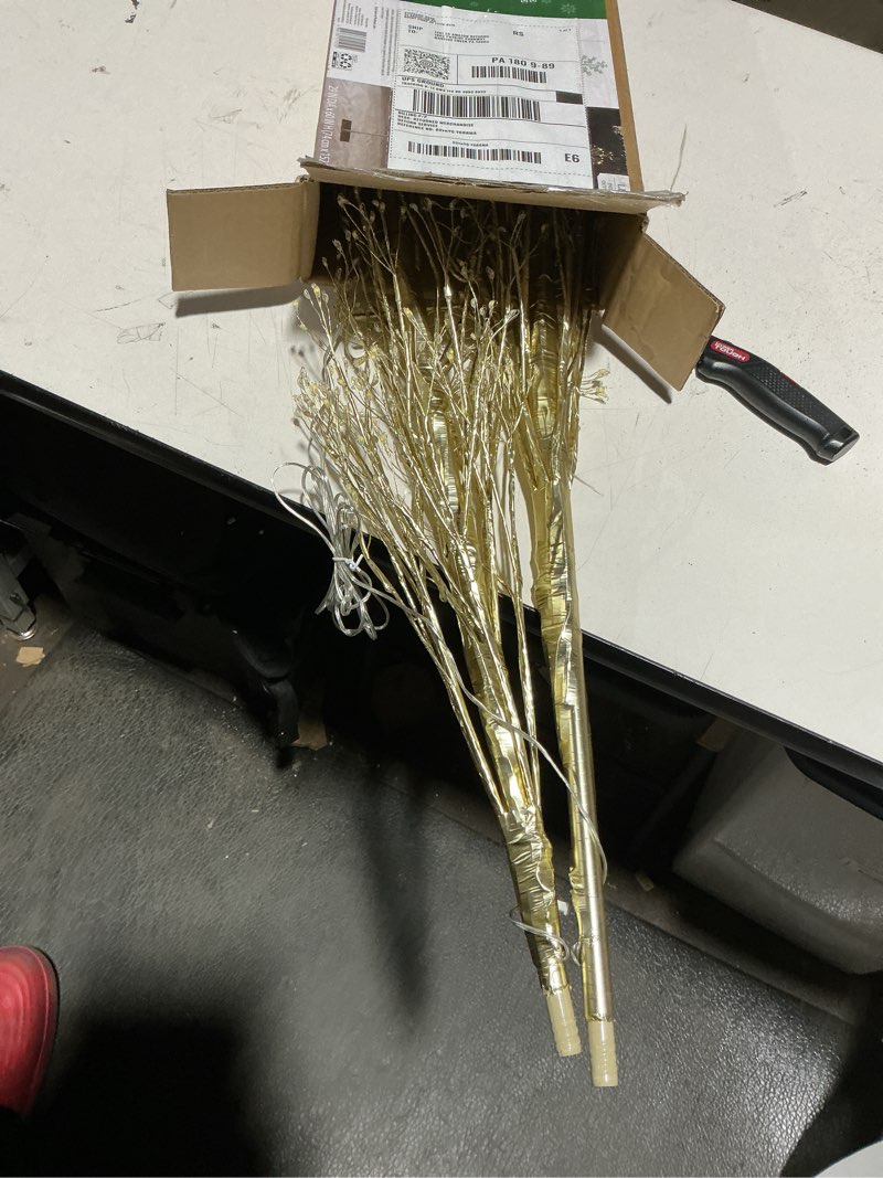 Condition photo showing Good Condition for TYBEEU 5ft Star Light Tree with 216 Warm White LEDs for Holiday Decor - Dimmable, UL Certified, Waterproof - Ideal for Indoor and Outdoor Decoration