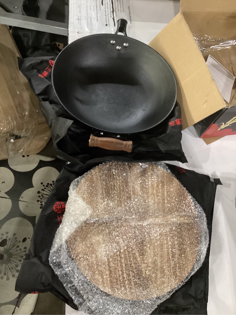 Condition photo showing Good Condition for wangyuanji 12.6" chemical-free iron wok with lid and iron spatula, flat bottom stir fry pan for all stovetops cs turner-a 12.6"wok flatbottom