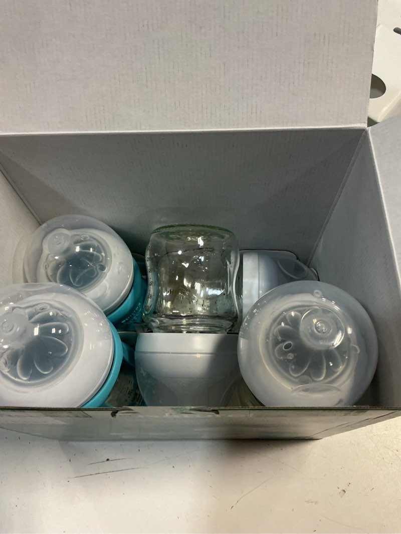 Condition photo showing New/Like New for philips avent glass natural bottle with natural response nipple, baby gift set, scd858/01
