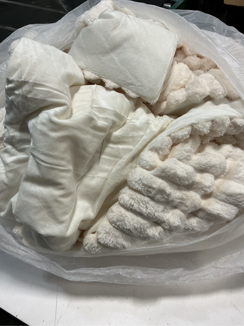 Condition photo showing Good Condition for BEDELITE Fleece Full Comforter Set -Super Soft & Warm Fluffy Cream White Bedding, Luxury Fuzzy Heavy Bed Set for Winter with 2 Pillow Cases Cream White Full