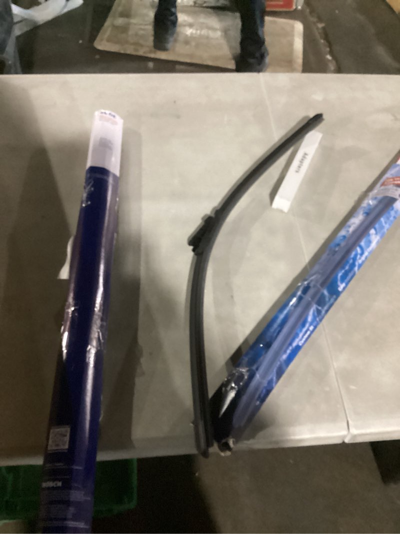Condition photo showing Good Condition for bosch 22a22b icon beam wiper blades - driver and passenger side - set of 2 blades (22a & 22b) front (22a & 22b) icon combo pack (front)