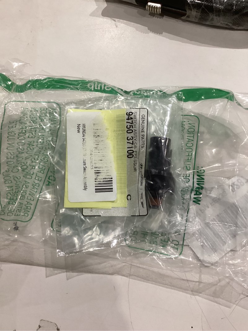 Condition photo showing New/Like New for HYUNDAI 94750-37100 Oil Pressure Switch Assembly