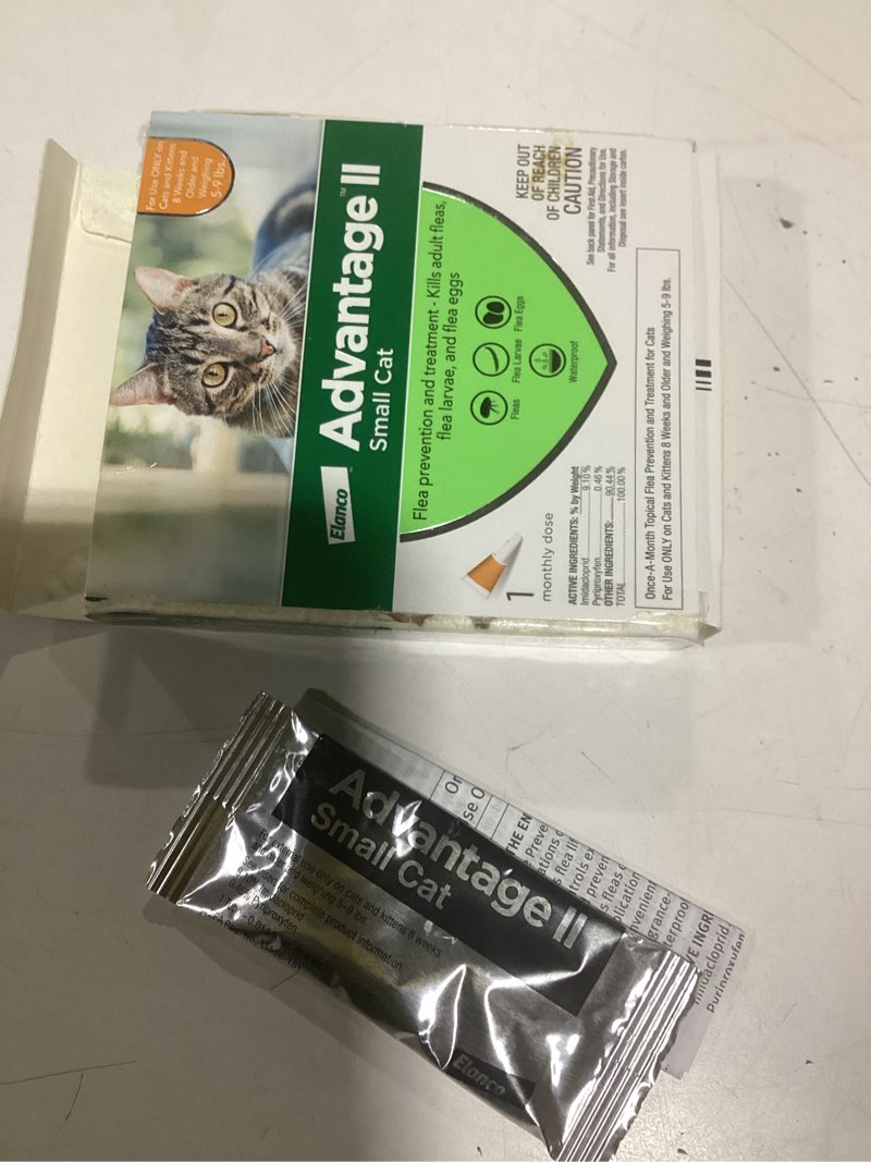 Condition photo showing New/Like New for advantage ii small cat vet-recommended flea treatment & prevention | cats 5-9 lbs. | 1-month supply 1 pack