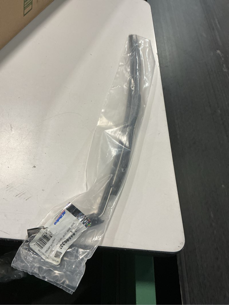 Condition photo showing Good Condition for acdelco gm original equipment 84586337 windshield wiper blade