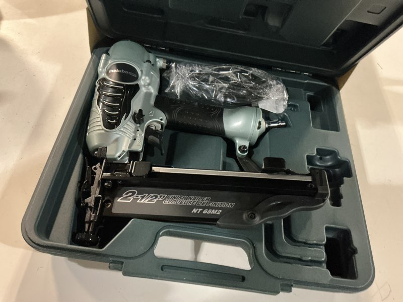 Condition photo showing Good Condition for metabo hpt 2-1/2-in 16 -gauge pneumatic straight finish nailer