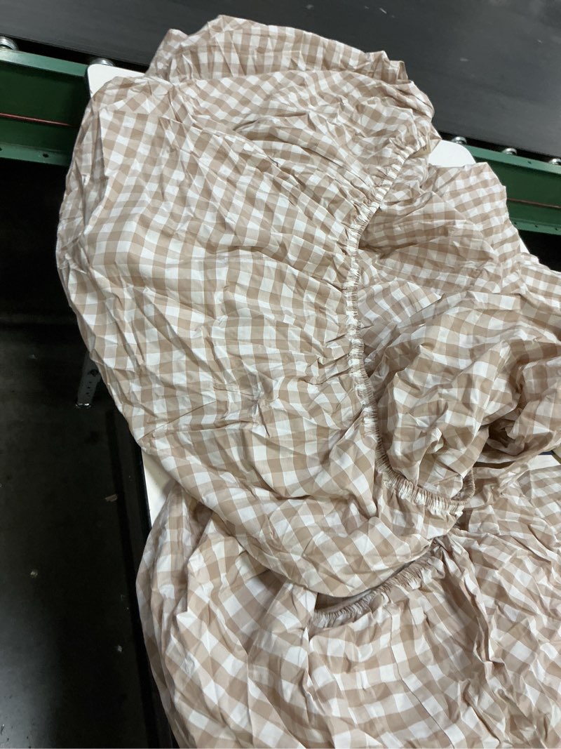 Condition photo showing As Is for quince classic organic percale gingham duvet cover set + 2 shams.