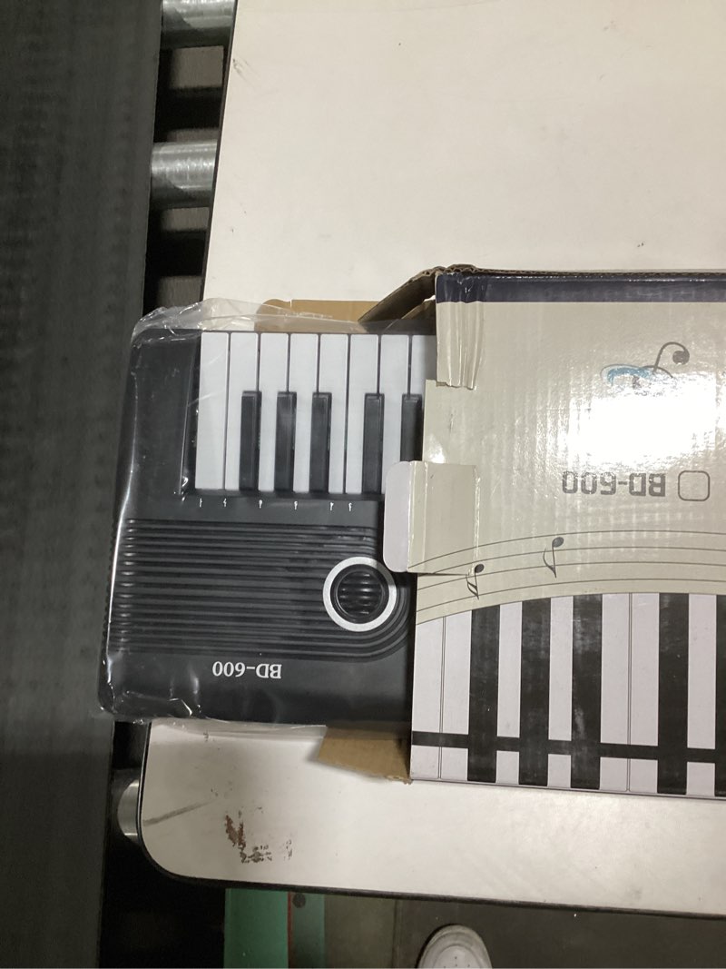Condition photo showing Good Condition for 61 keys keyboard piano, Electronic Digital Piano with Built-In Speaker Microphone, Portable Keyboard