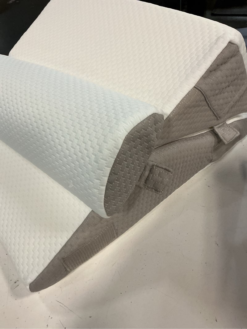 Condition photo showing Good Condition for Bedluxe Wedge Pillow Headboard, 3PCS Orthopedic Bed Wedge Pillows Set for After Surgery, Adjustable Pillow Wedge for Acid Reflux&Back Pain Relief, Sleeping, Back Pillow for Bed Sitting Up, White/Grey White/Grey Adjustable 9&12 Inch + 1 Head Pillow