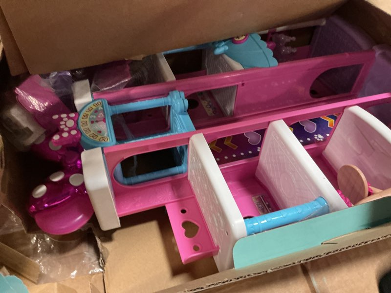 Condition photo showing Good Condition for Disney Jr. Minnie Mouse Pet Hotel Playset, Amazon Exclusive with 2 Bonus Figures, 20 Inch Playset, 25 Pieces Included, Ages 3 and Up
