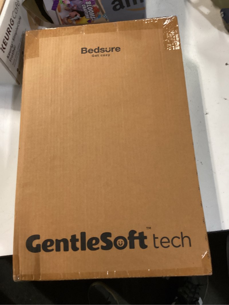 Condition photo showing New/Like New for bedsure gentlesoft 100% cotton blanket twin xl size for bed - breathable and lightweight, soft cozy textured herringbone woven summer blanket for college dorm, cream, 66x90 inches 02 - cream twin xl
