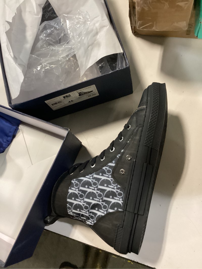 Condition photo showing Good Condition for dior b23 high top black canvas size 45m