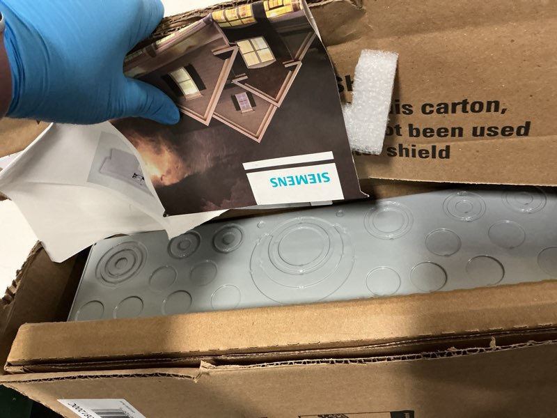 Condition photo showing Good Condition for PN Series 200 Amp 40-Space 40-Circuit Main Breaker Plug-On Neutral Load Center Indoor with Copper Bus