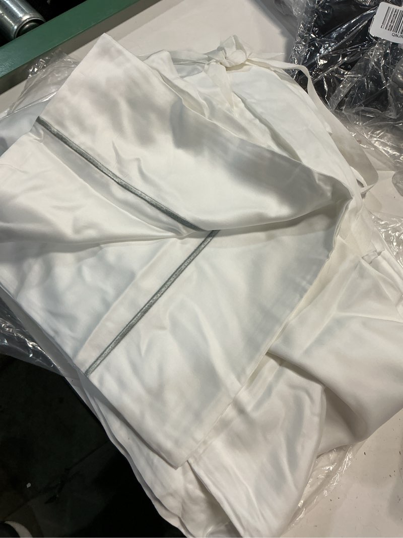 Condition photo showing Good Condition for signature giza cotton sateen embroidered fitted sheet set, king, white/dried sage