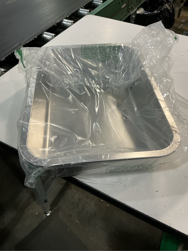 Condition photo showing Good Condition for low entry stainless steel litter box for kitten, small shallow metal litter pan tray for rabbits hamsters, easy to clean pet bathroom accessories-15.75''lx 11.81'' w x4'' h