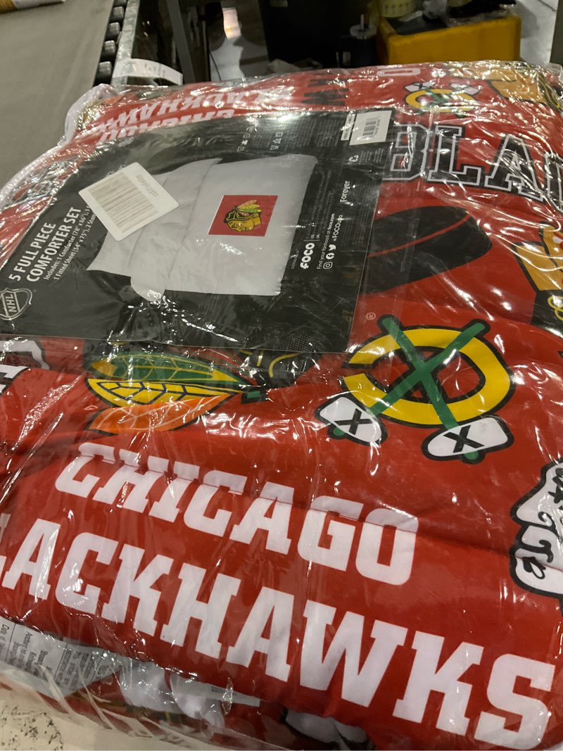 Condition photo showing New/Like New for FOCO Chicago Blackhawks NHL Team Color Bed in a Bag Comforter Bedding 5 Piece Set - Full