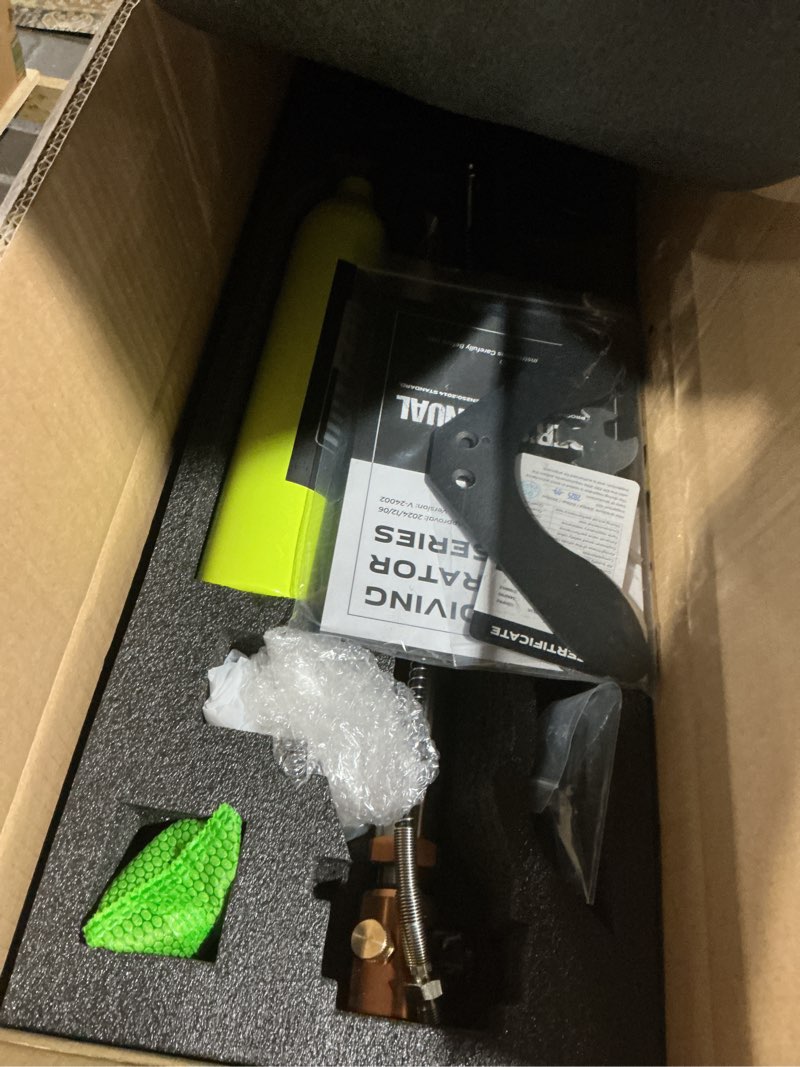 Condition photo showing Good Condition for Mini Scuba Tank 0.5L Diving Tank with DOT Certification Up to Support 10 Minutes Underwater Breathing Reusable Backup Tanks for Underwater Shooting and Rescue Operations