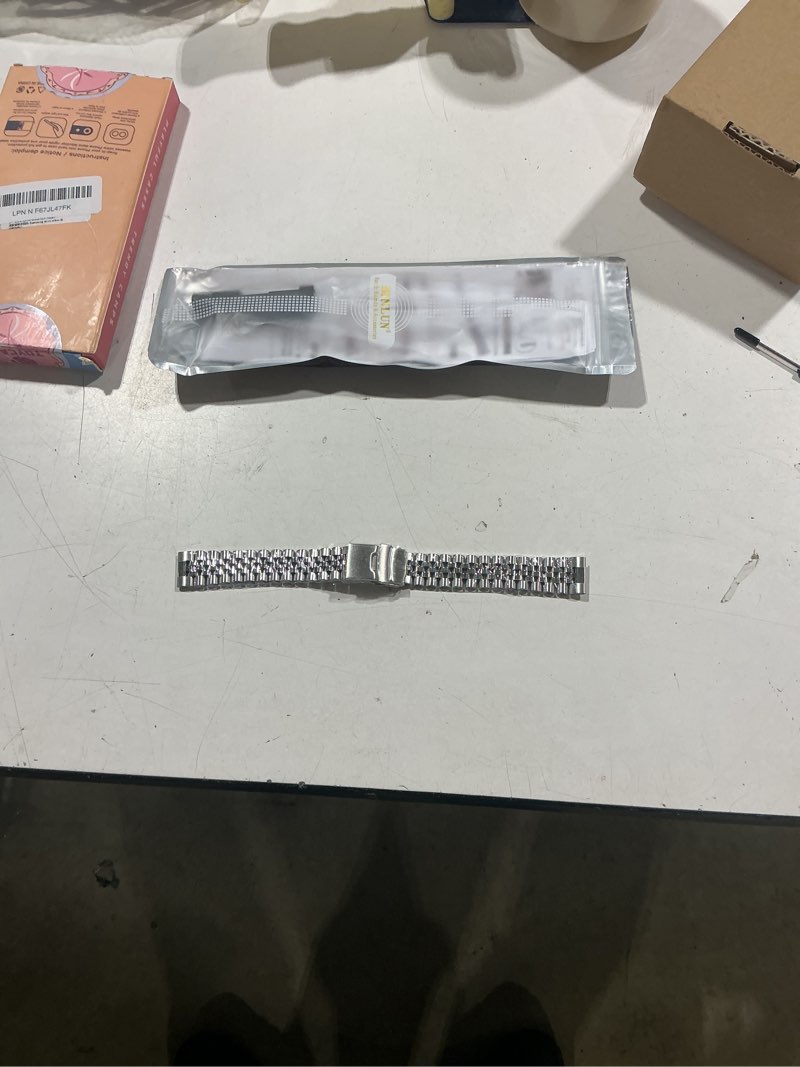 Condition photo showing Good Condition for binlun stainless steel watch band replacement metal watch strap with double locking foldover clasp for men women 18mm 20mm 22mm 24mm 26mm in silver, gold, black, rose gold, two toned 18mm silver