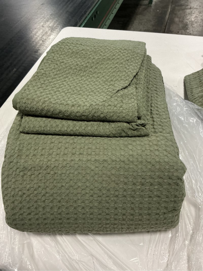 Condition photo showing Good Condition for organic luxe honeycomb duvet cover set, king/cal king, olive