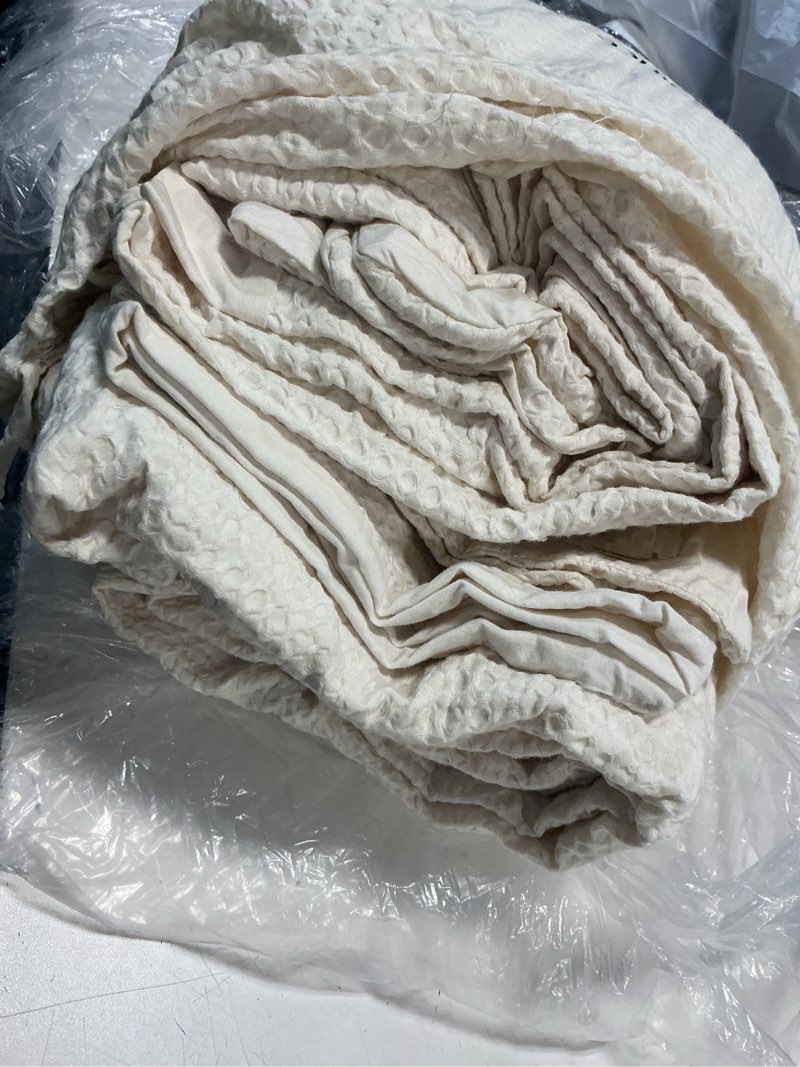 Condition photo showing Good Condition for quince organic luxe honeycomb duvet cover set of 3 king undyed