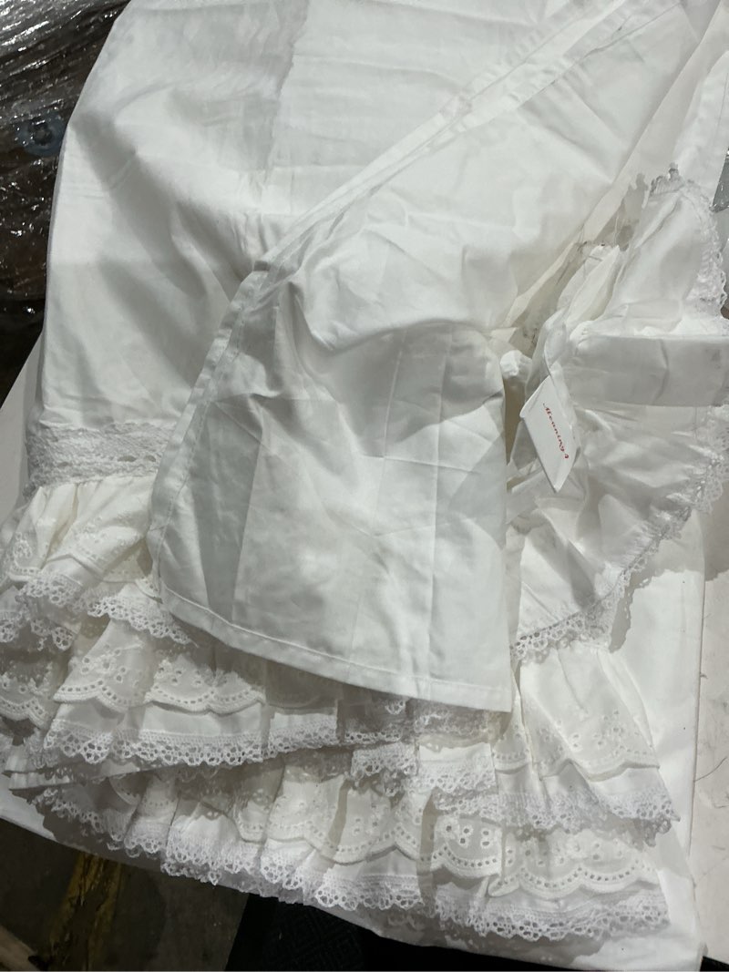 Condition photo showing As Is for romantic lace ruffled sheet set, white
