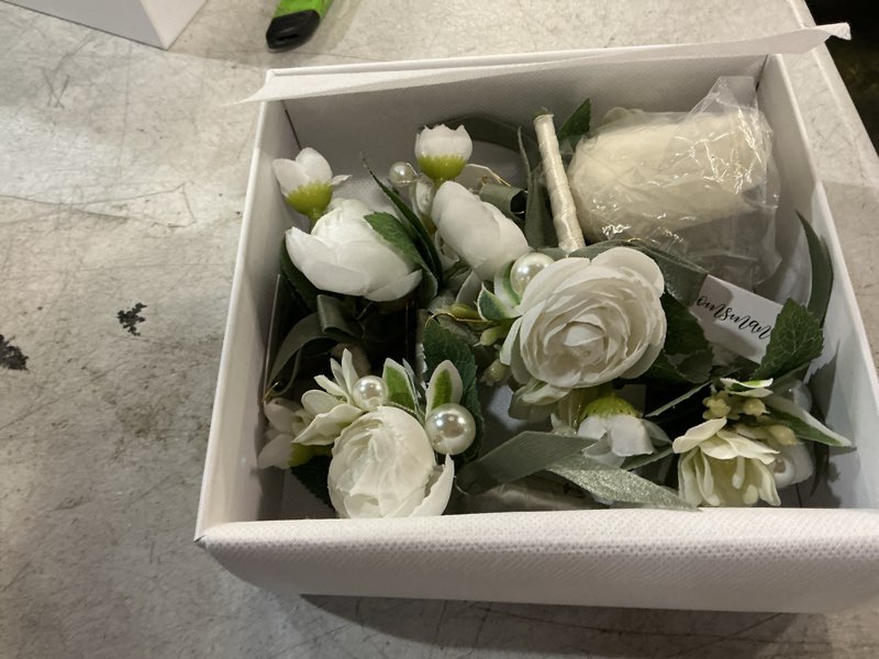 Condition photo showing New/Like New for ling's moment boutonniere for men, 6pcs groom groomsmen boutonniere with built-in pins, artificial flowers for wedding decor/prom/homecoming, etc.white ranunculus pearl wht-white ranunculus & pearl
