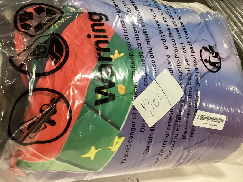 Condition photo showing As Is for (Similarly) Raphus cucullatus Christmas Bedding Queen,Christmas Comforter Set,Santa Claus Decor Holiday Bedding Winter Quilt,Santa Claus Comforter Set,Snowflake Navidad Quilt Set,Cute Reindeer Quilt Sd03 Queen