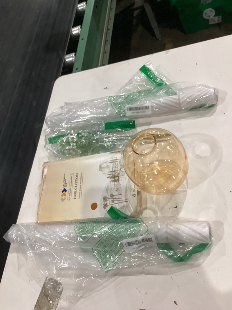 Condition photo showing As Is for assorted accessories for home decoration