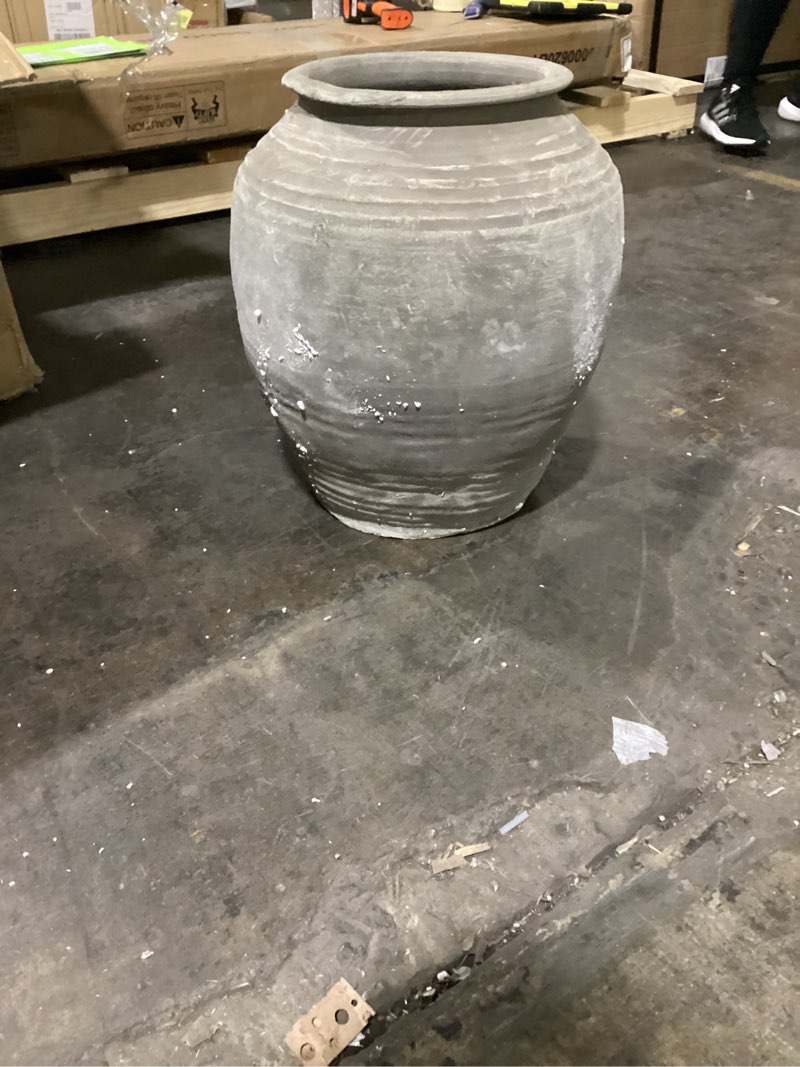 Condition photo showing As Is for jontaye pot planter