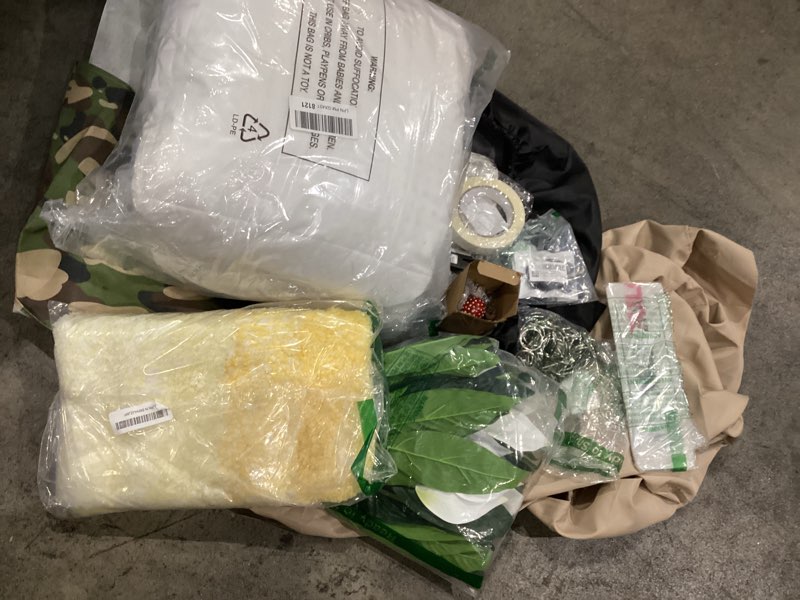 Condition photo showing Good Condition for assorted accessories for home decoration