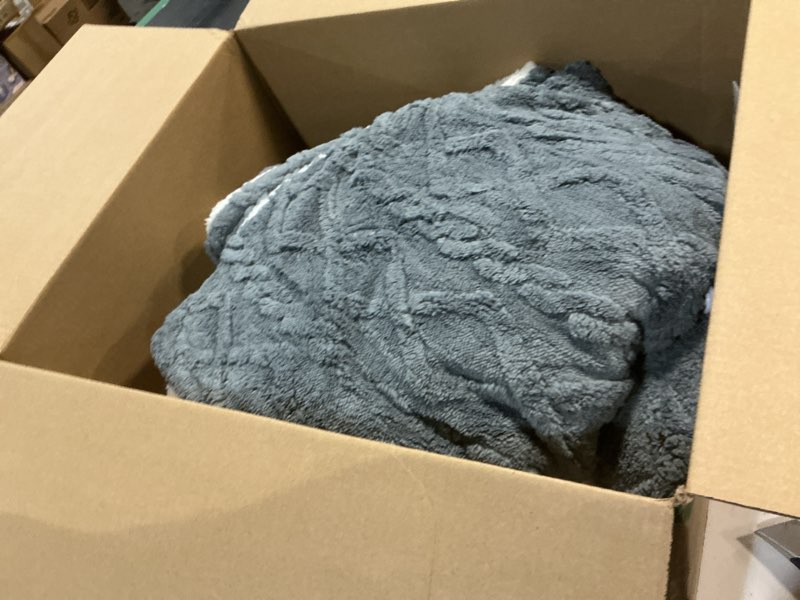 Condition photo showing Good Condition for CAROMIO Electric Blanket Queen Size Dual Control - Thick Tufted Sherpa Heated Blanket Queen with 10 Heating Levels and 10 Time Settings, ETL Certified Fast Heating Blanket Queen Size 84"×90", Grey Grey Queen 84"x90"