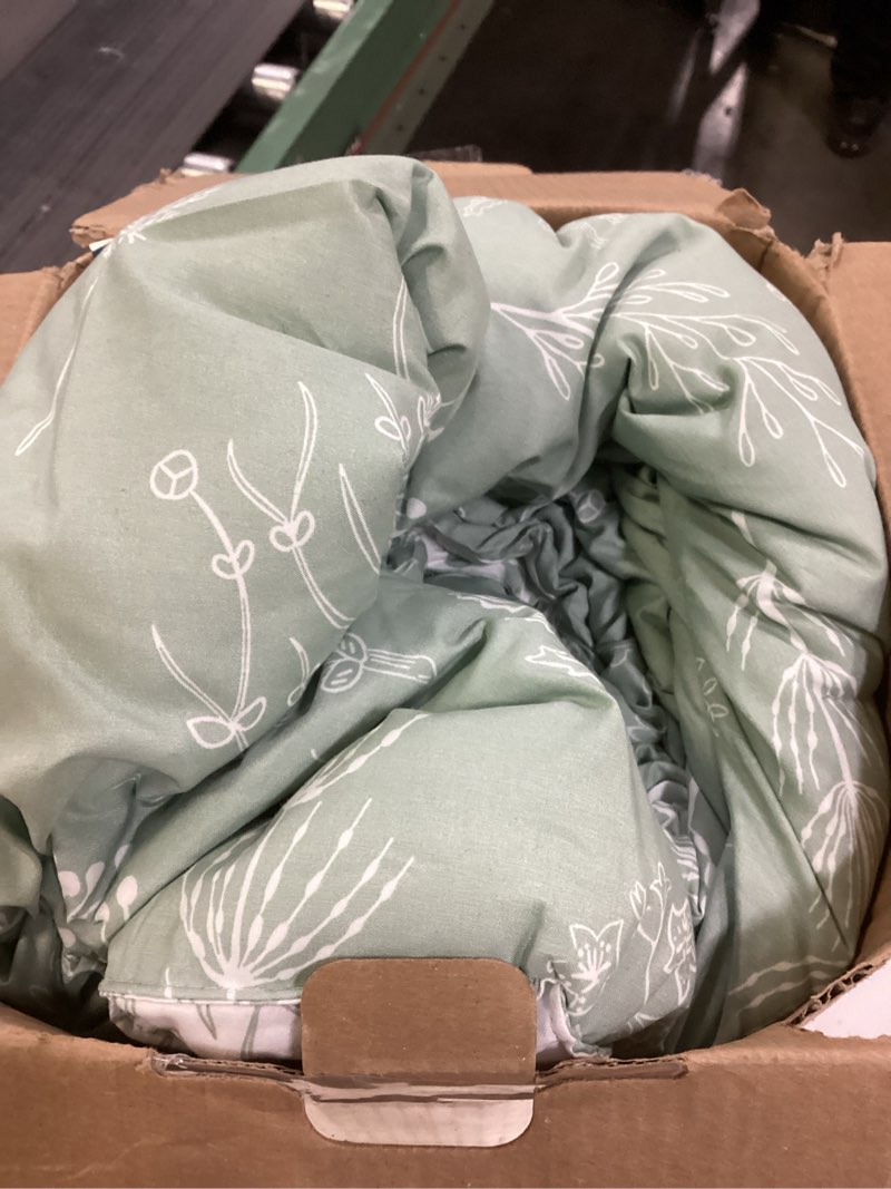 Condition photo showing Good Condition for Bedsure Twin/Twin XL Comforter Set - Sage Green Bed Set, 2 Pieces Cute Floral Bedding, 1 Soft Reversible Botanical Flowers Comforter and 1 Pillow Sham Twin/Twin XL 01 - Sage Green