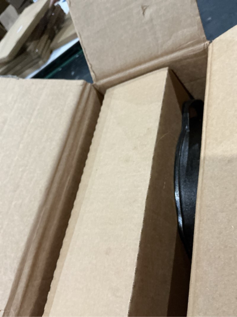Condition photo showing Good Condition for lodge 5 piece self-basting pre-seasoned cast iron cookware set