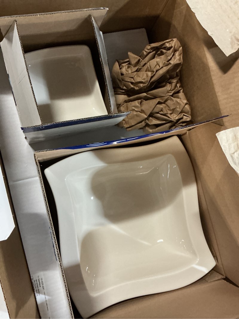Condition photo showing New/Like New for villeroy & boch new wave 5-piece serving set, white