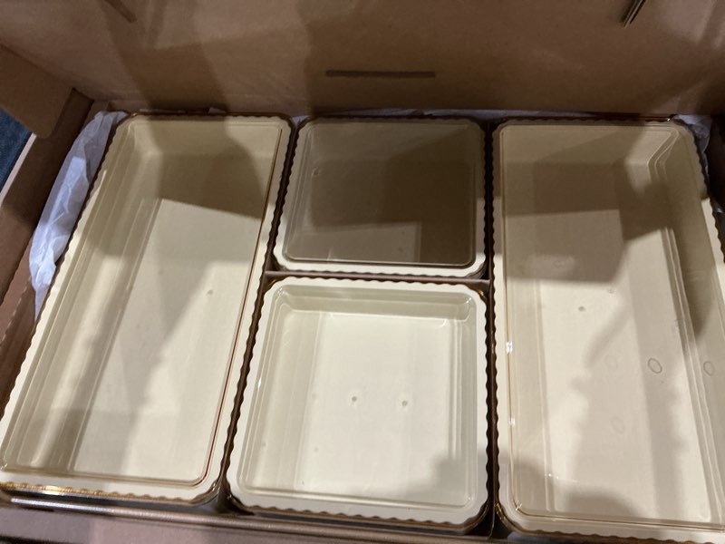 Condition photo showing Good Condition for 9-piece baking set, non-stick bakeware set with 2 large silicone trays, 2 small silicone trays with lids, baking sheet tray, oven-safe upto 450°f