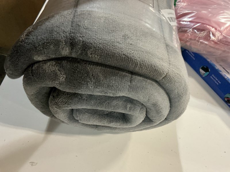 Condition photo showing Good Condition for Untitled Item
