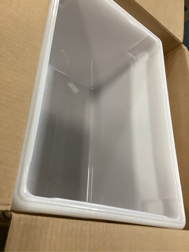 Condition photo showing Good Condition for Carlisle FoodService Products Storplus Food Storage Container with Stackable Design for Catering, Buffets, Restaurants, Polyethylene (Pe), 21.5 Gallon, White, 21.5 Gallon, 26" x 18" x 15"